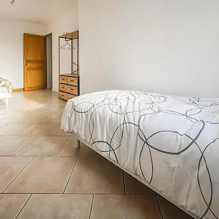 2 Bedroom Stunning In *